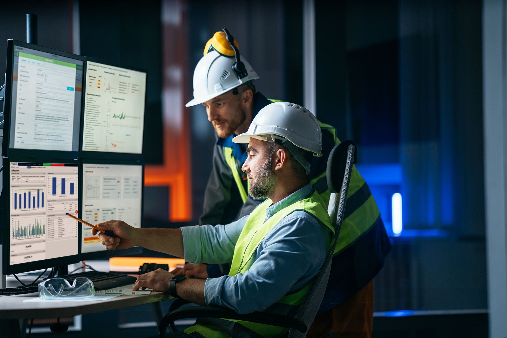 Smart factory operators with machine monitoring software